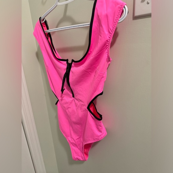 Zara one piece bathing suit 🩷 - Picture 3 of 3